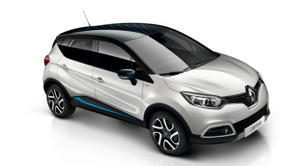 Το Captur Wave πατάει σε ειδικής σχεδίασης τροχούς 17 ιντσών, οι οποίοι κάνουν ένα εφέ μαύρου διαμαντιού και έχουν μπλε κεντρικά καπάκια. 